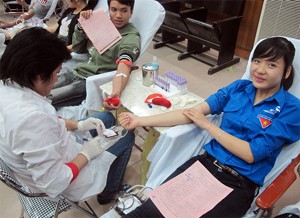 7th “Red Sunday” blood donation campaign - ảnh 1